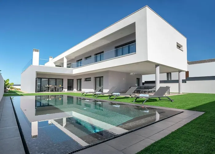 V5 Villa Emma - Luxury 5 Bedroom Villa In Alvor With Private Pool And Jacuzzi