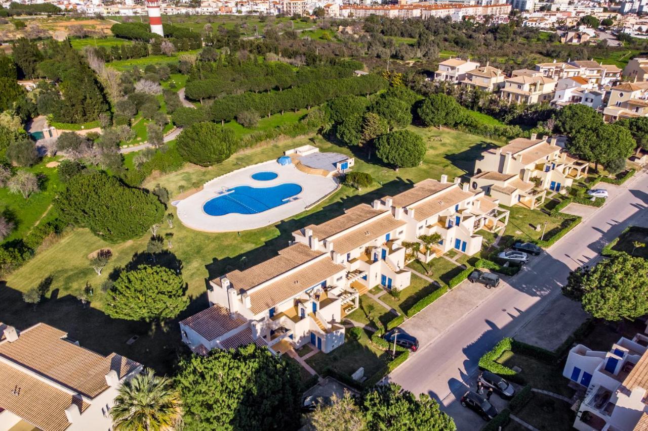 Paraiso De Alvor: Poolside Retreat Near And Village Casa de férias