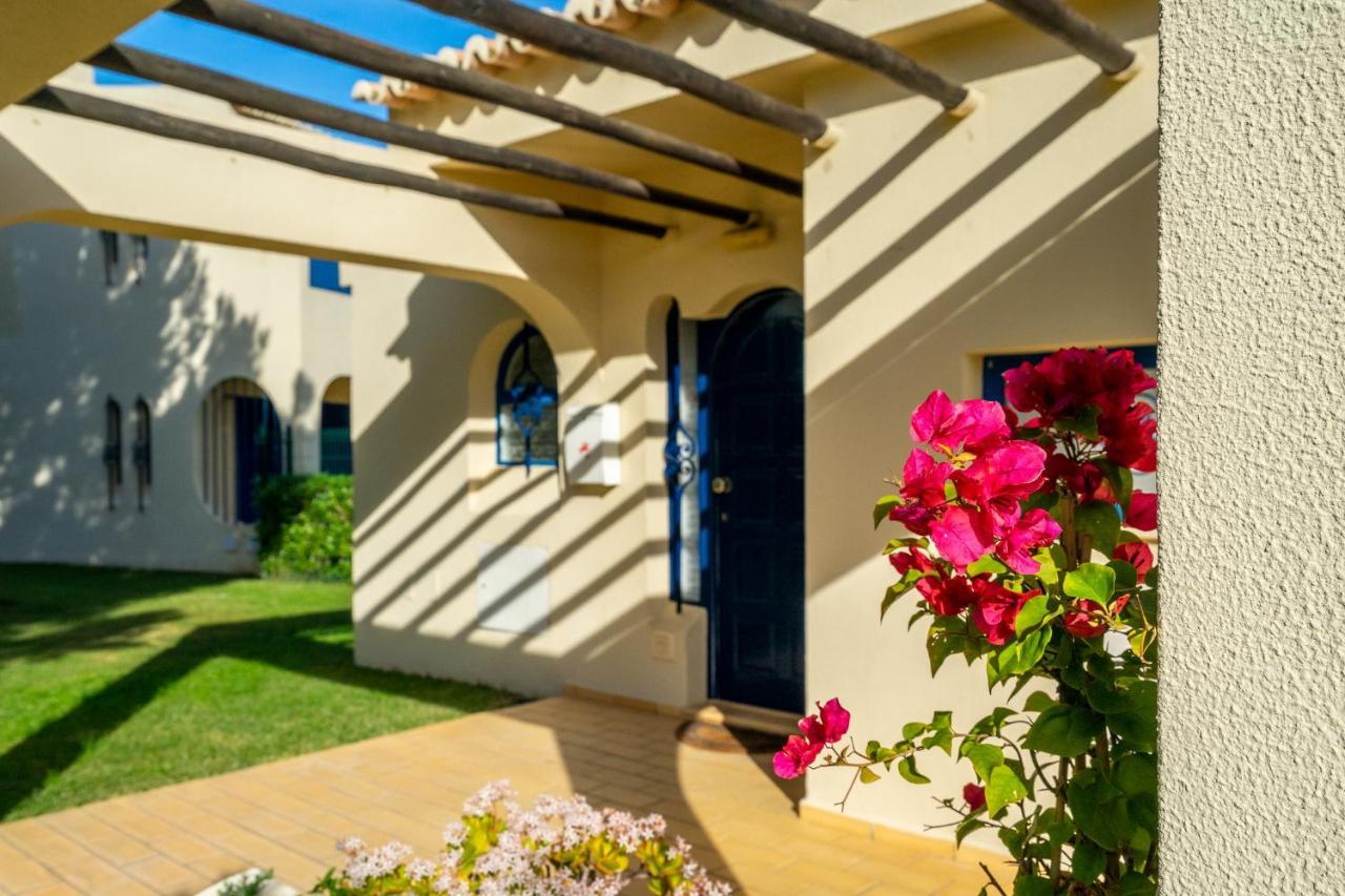 Paraiso De Alvor: Poolside Retreat Near And Village Casa de férias *