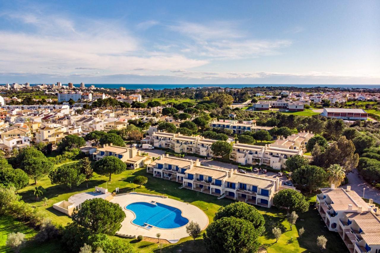 Paraiso De Alvor: Poolside Retreat Near And Village