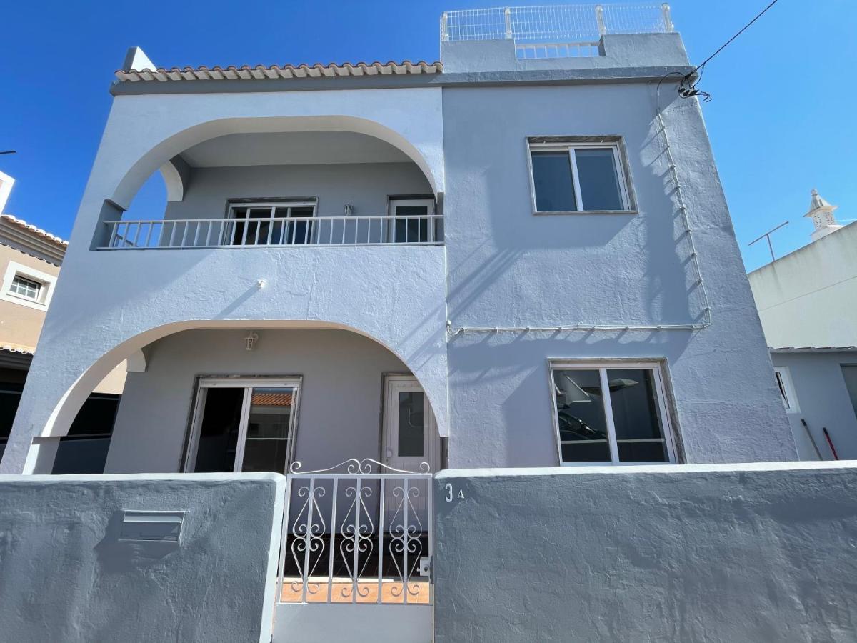 Spacious Villa. Large Rooftop. 4 Bedroom Sleeps 8 Villa Alvor