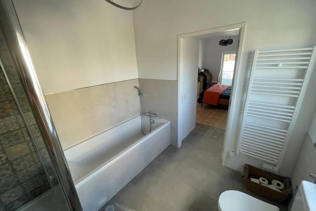 Villa Spacious Villa. Large Rooftop. 4 Bedroom Sleeps 8