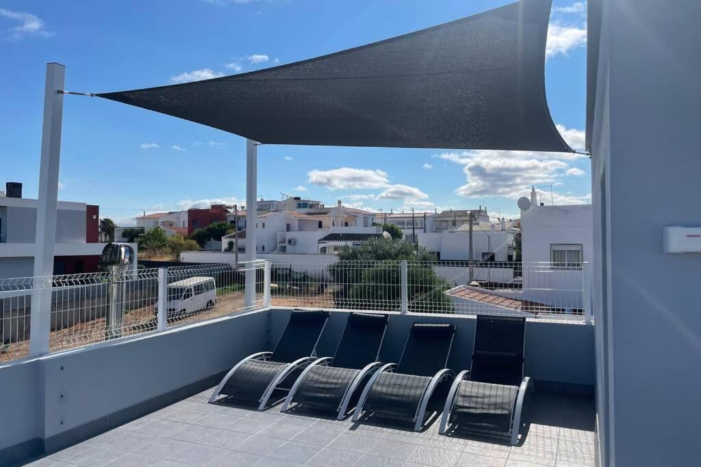 Spacious Villa. Large Rooftop. 4 Bedroom Sleeps 8 Villa *