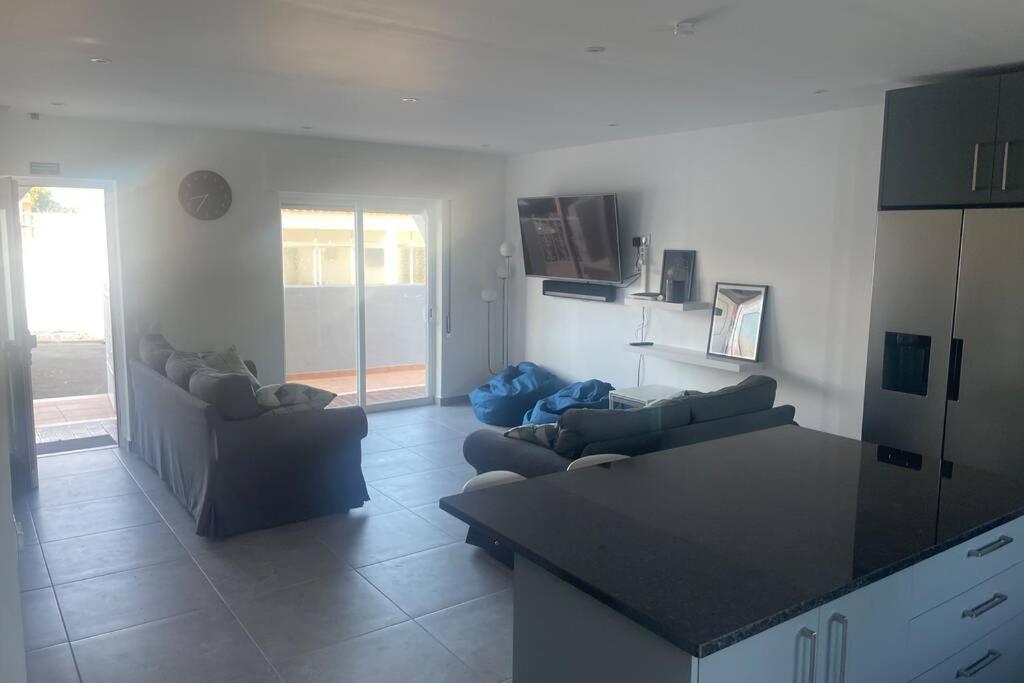 Spacious Villa. Large Rooftop. 4 Bedroom Sleeps 8