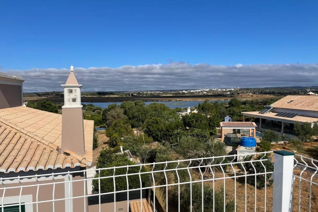 Villa Spacious Villa. Large Rooftop. 4 Bedroom Sleeps 8 *