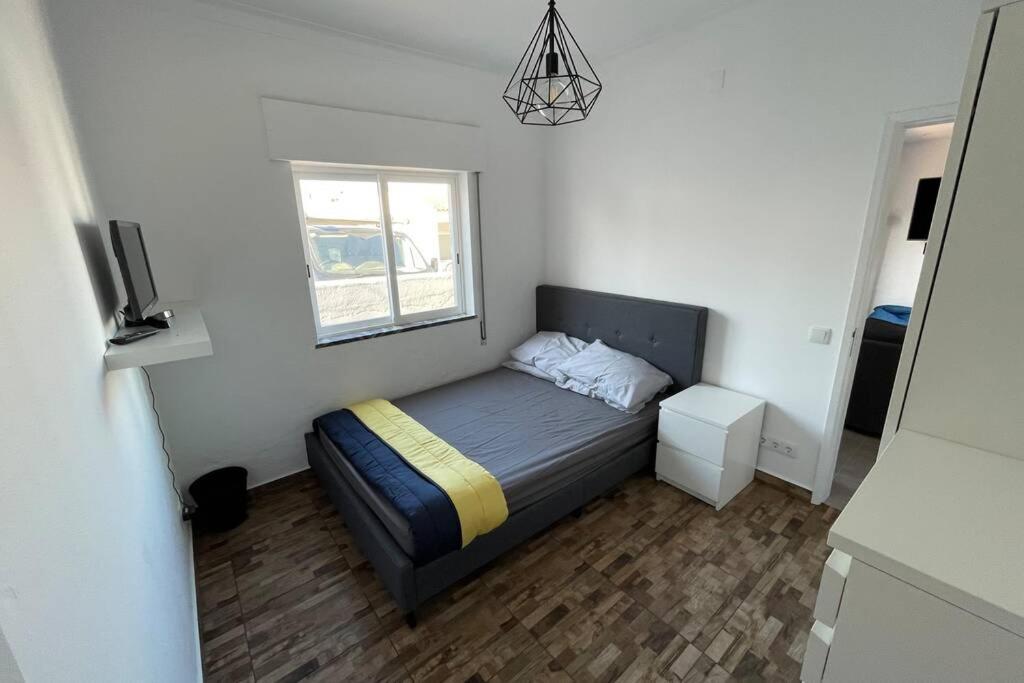 Spacious Villa. Large Rooftop. 4 Bedroom Sleeps 8 Alvor