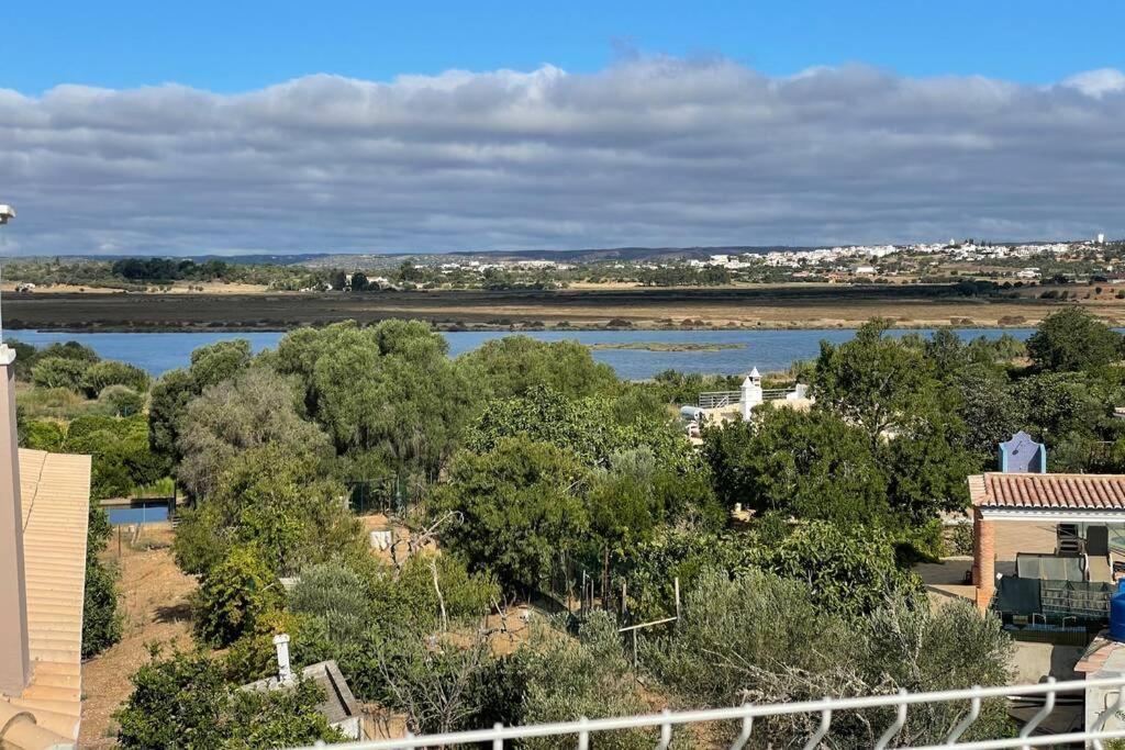 Spacious Villa. Large Rooftop. 4 Bedroom Sleeps 8 Alvor