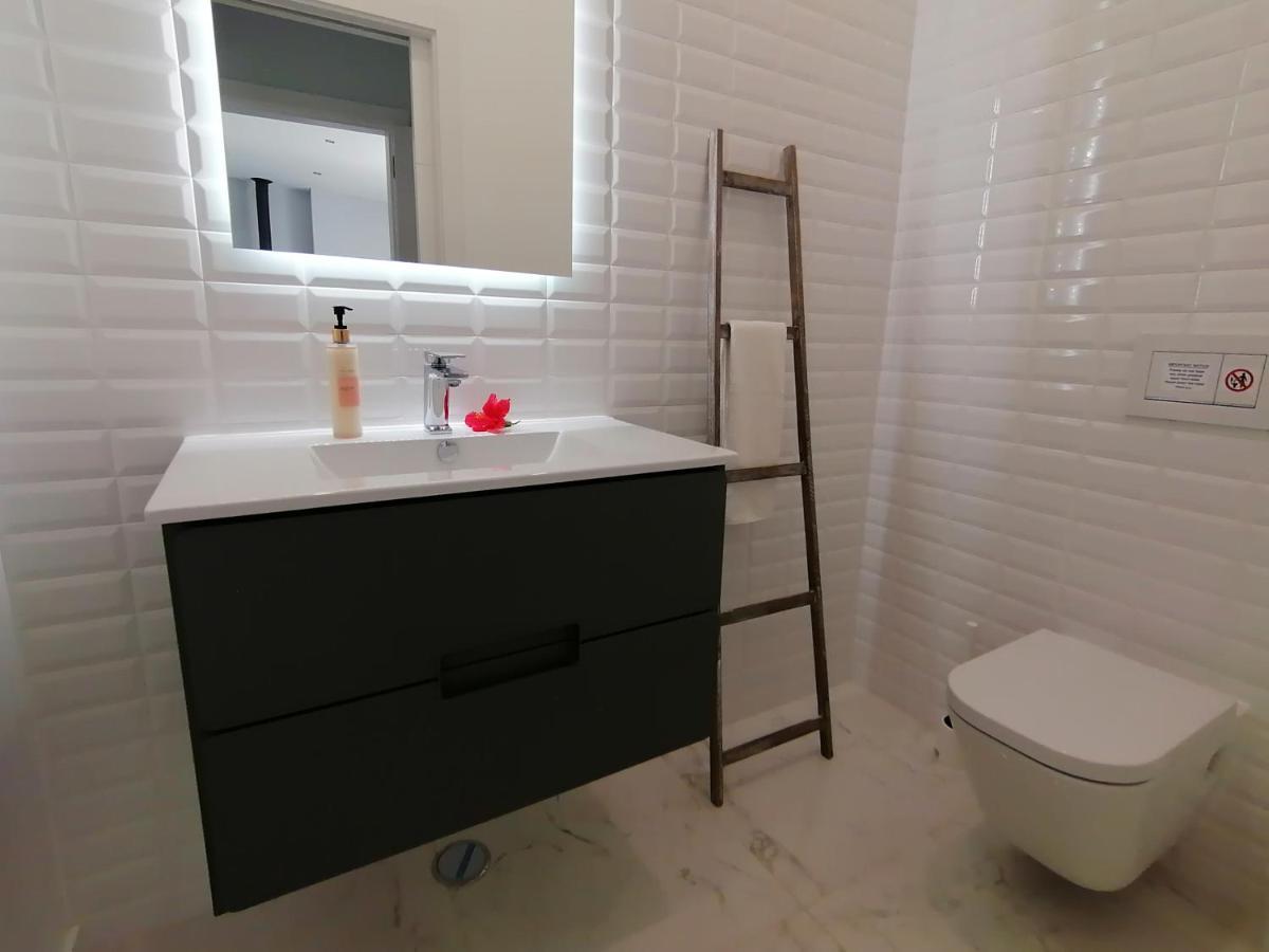 Modern Near The Sea And Town Centre Villa Alvor
