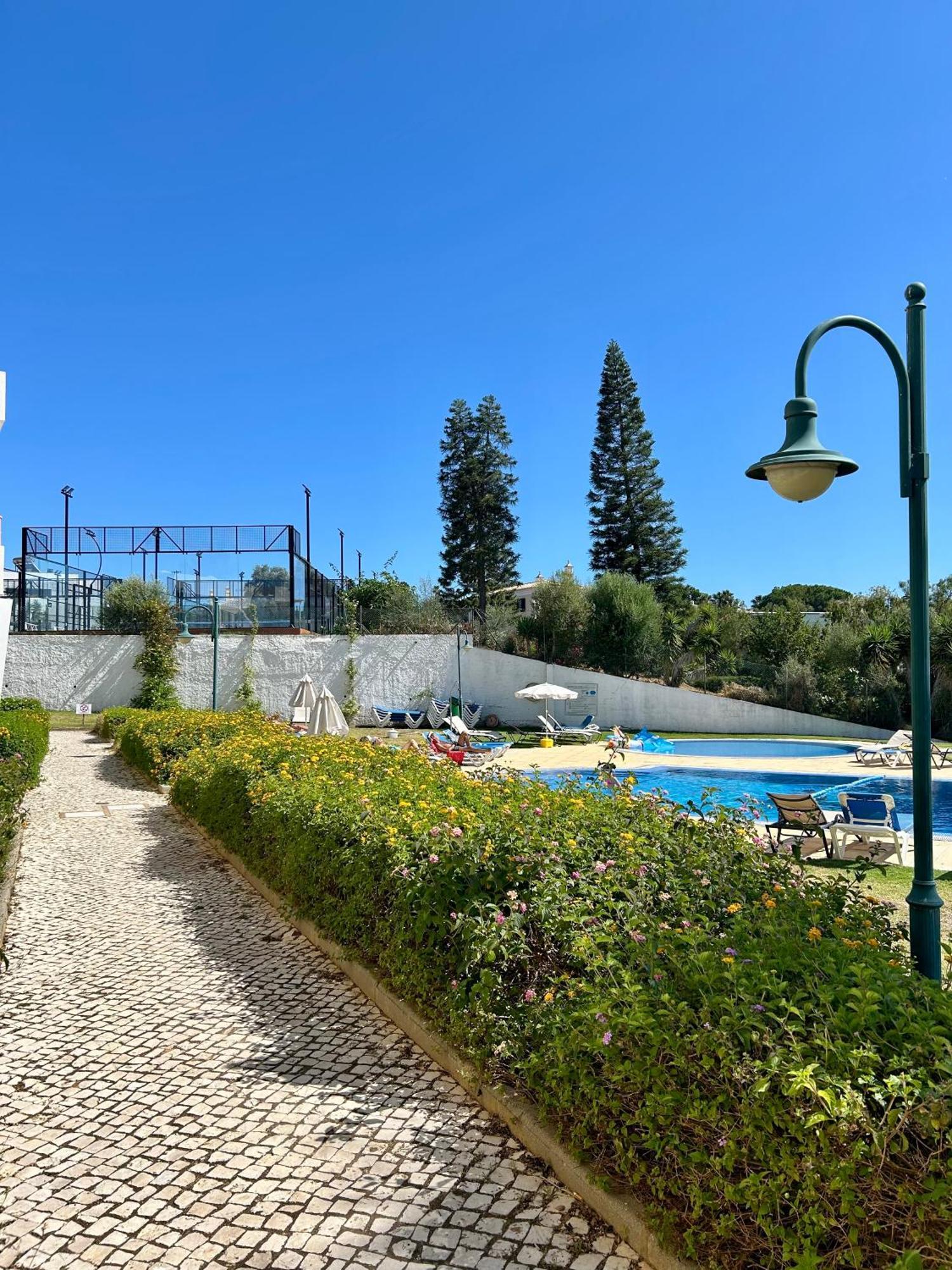 Apart-hotel Santa Teresinha Alvor