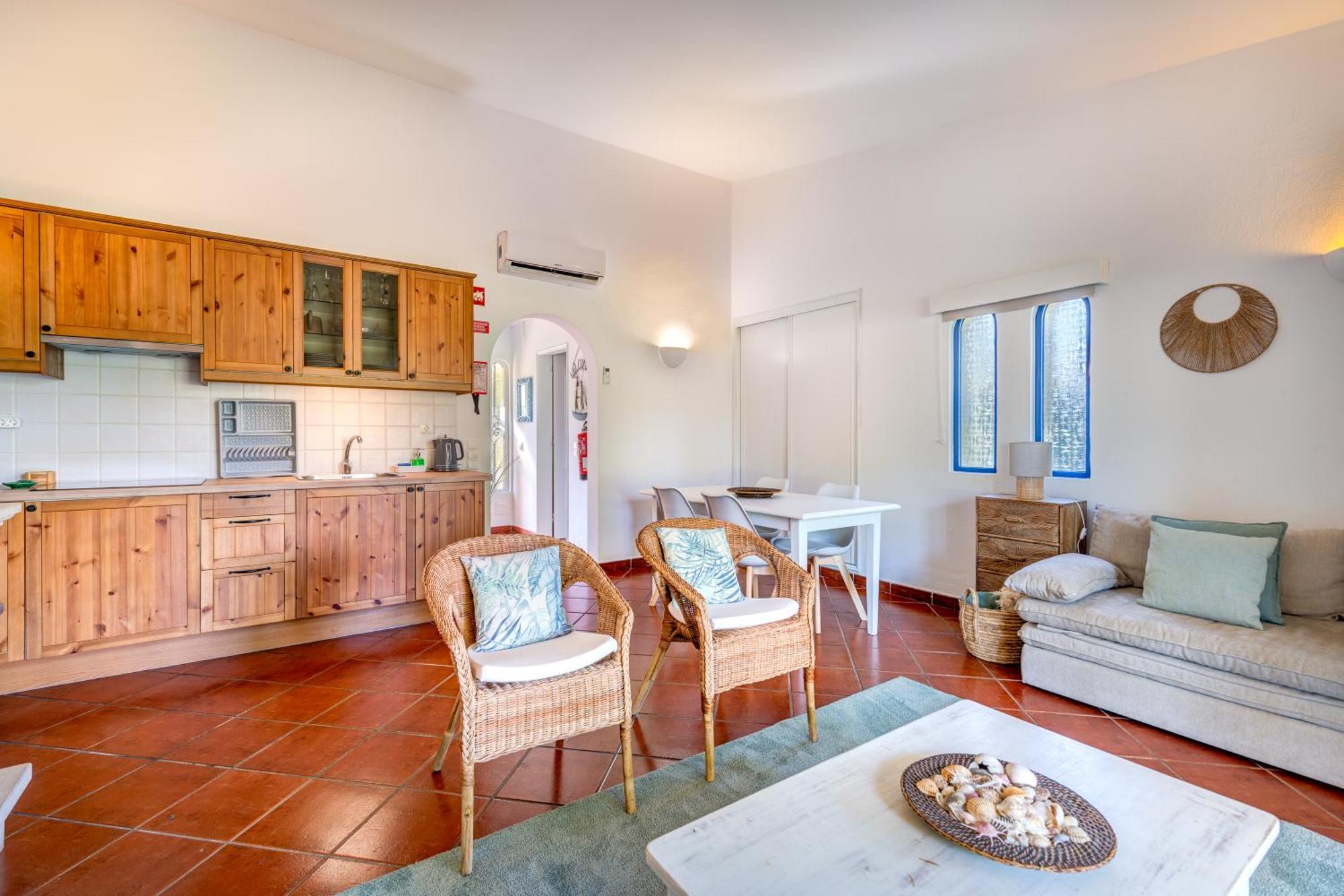 Paraiso De Alvor: Poolside Retreat Near And Village Holiday home *