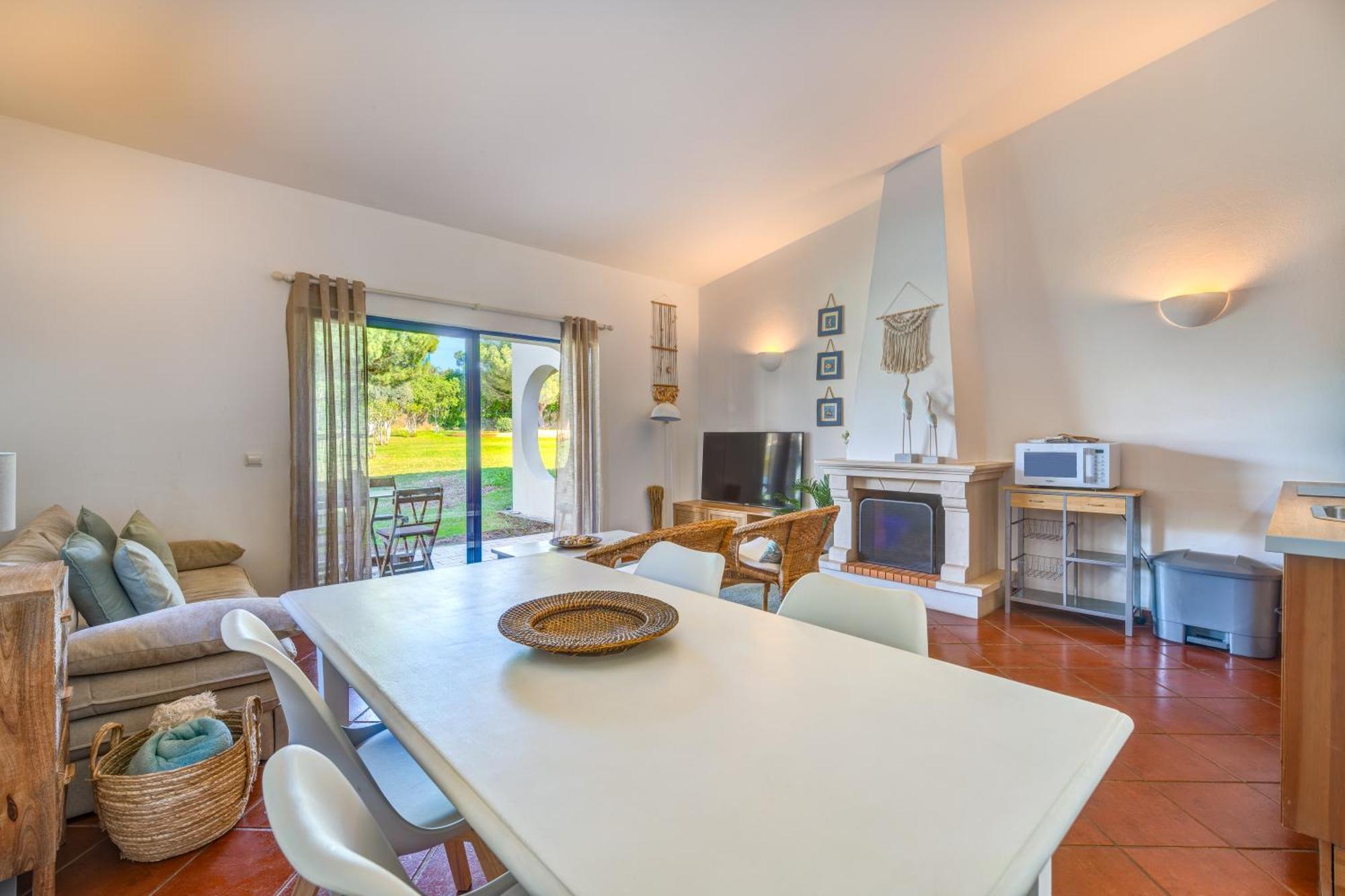 Paraiso De Alvor: Poolside Retreat Near And Village Alvor