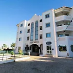 Vau Costa Beach Apartment With Pool