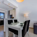 One Bedroom Apartment In Albur Village 1A