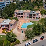 Glamorous 1Bdr Apartment W/ Balcony And Pool By Lovelystay