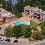 Glamorous 1Bdr Apartment W/ Balcony And Pool By Lovelystay