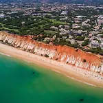 Spacious Apartment Near Beaches