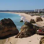 Spacious Portuguese Flat With Pool Next To Beach