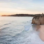 Spacious Portuguese Flat With Pool Next To Beach