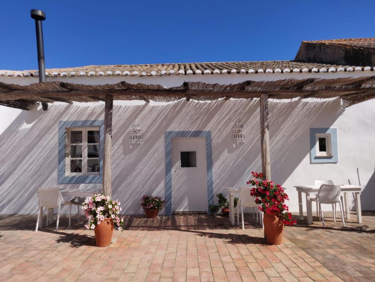 Casa Largo Do Poco Bed & Breakfast *