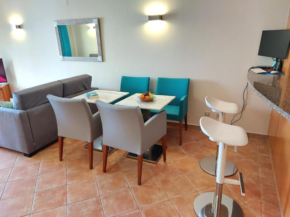One Bedroom With Stunning Views Apartment