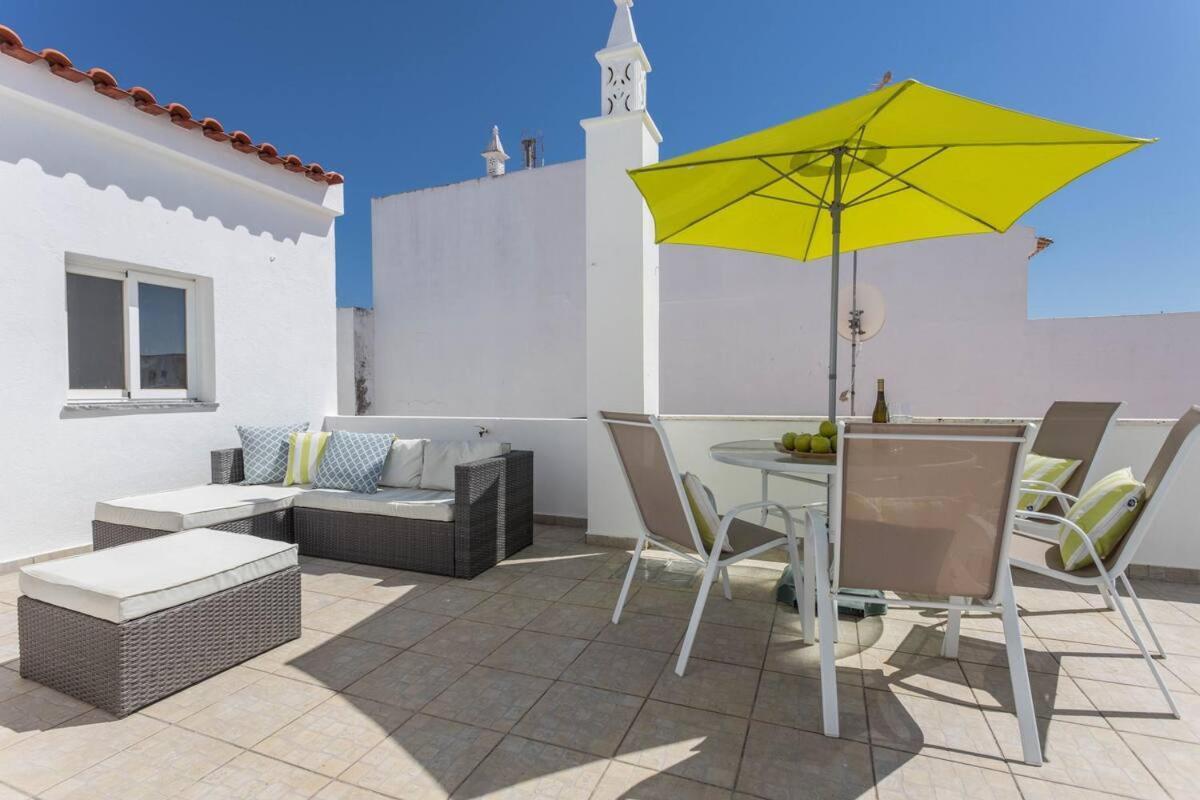 Stories 1 - Sunny Roof Terrace