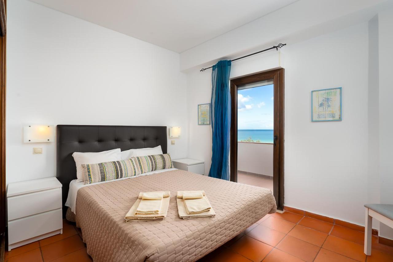 Apartment De *