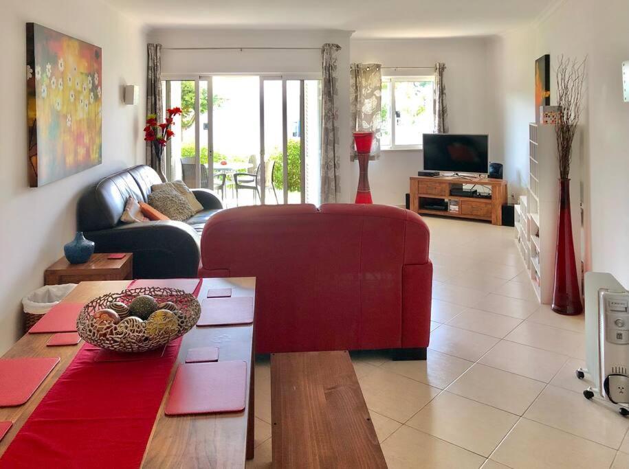 Beautiful With Shared Pool,vila Da Alvor