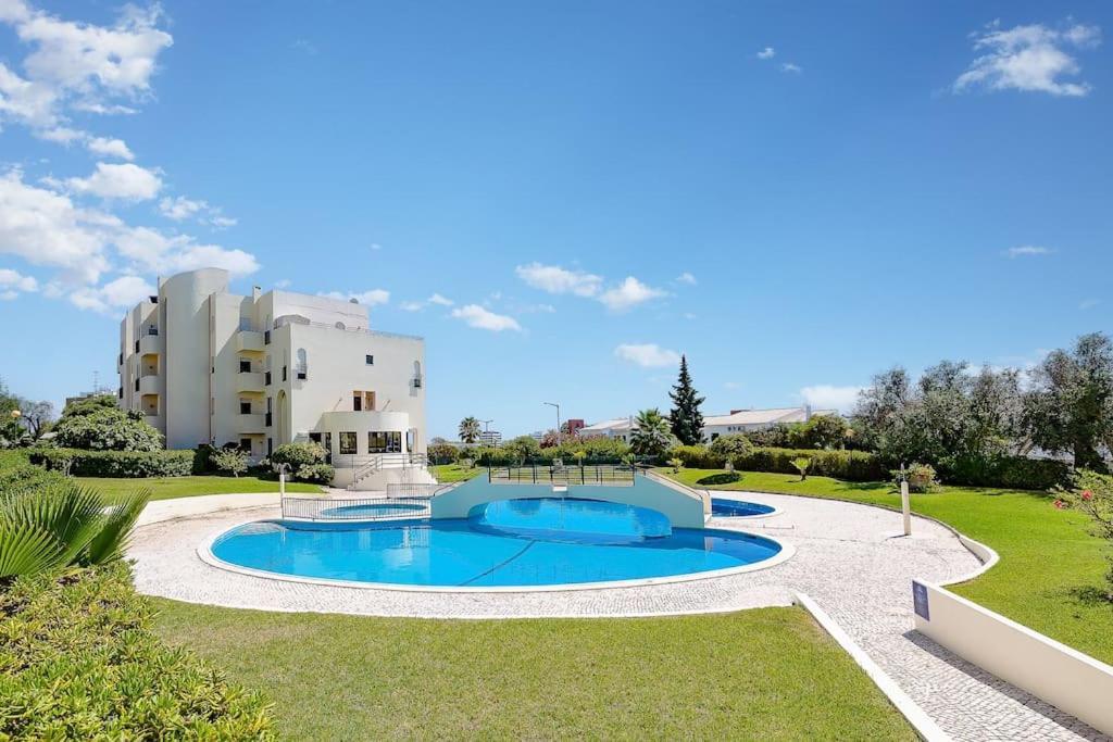 Spacious Near Beaches *
