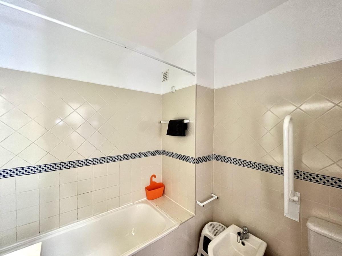 Secret With Pool By Homing Alvor
