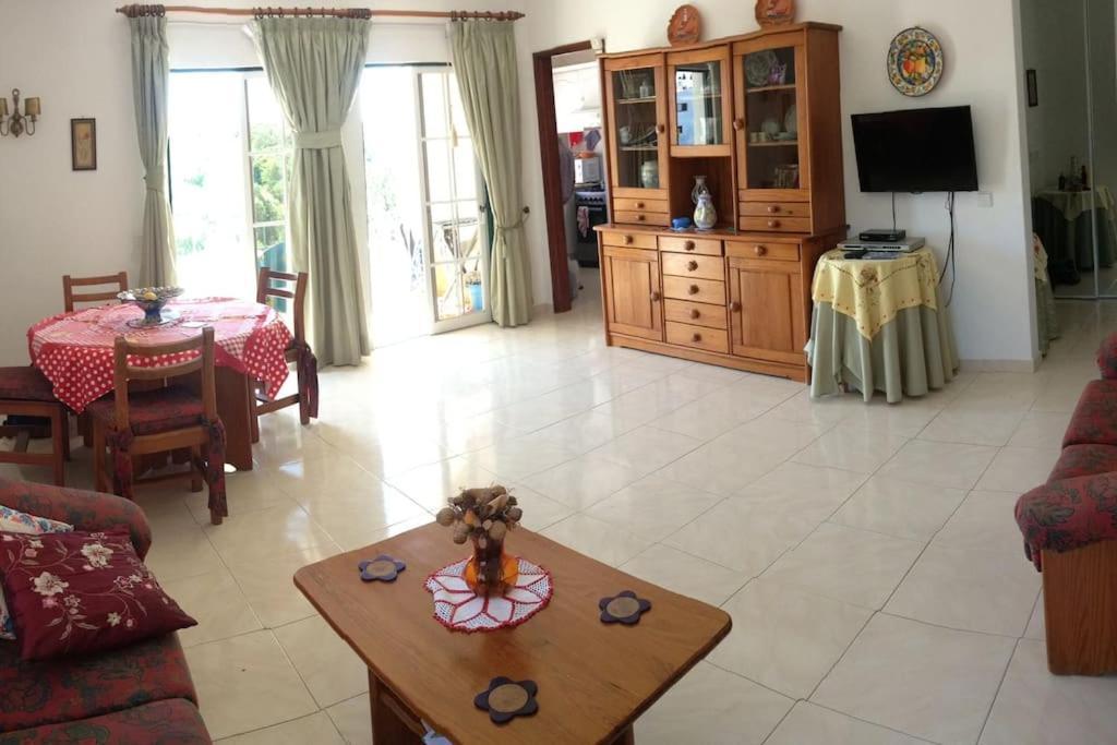Spacious Portuguese Flat With Pool Next To