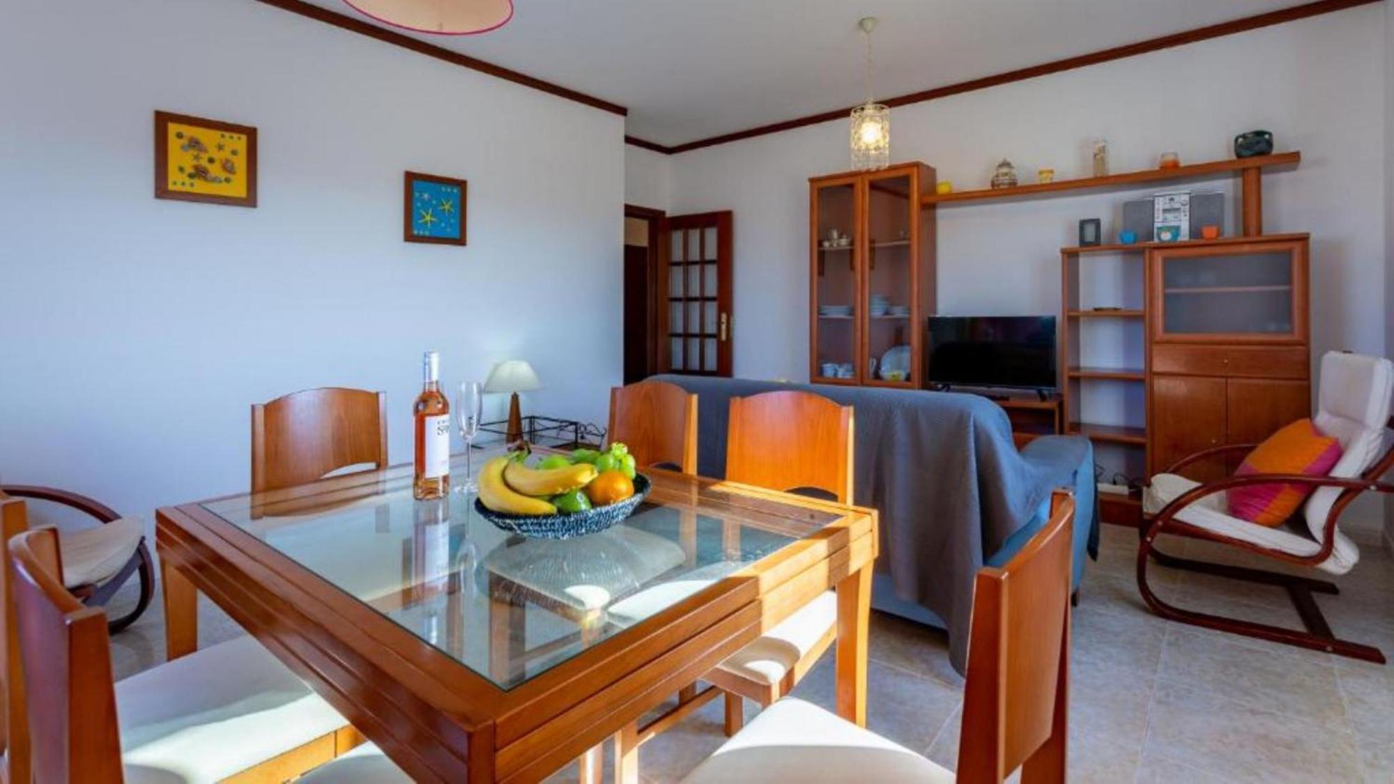 2 Bedrooms Balcony Flat Apartment *