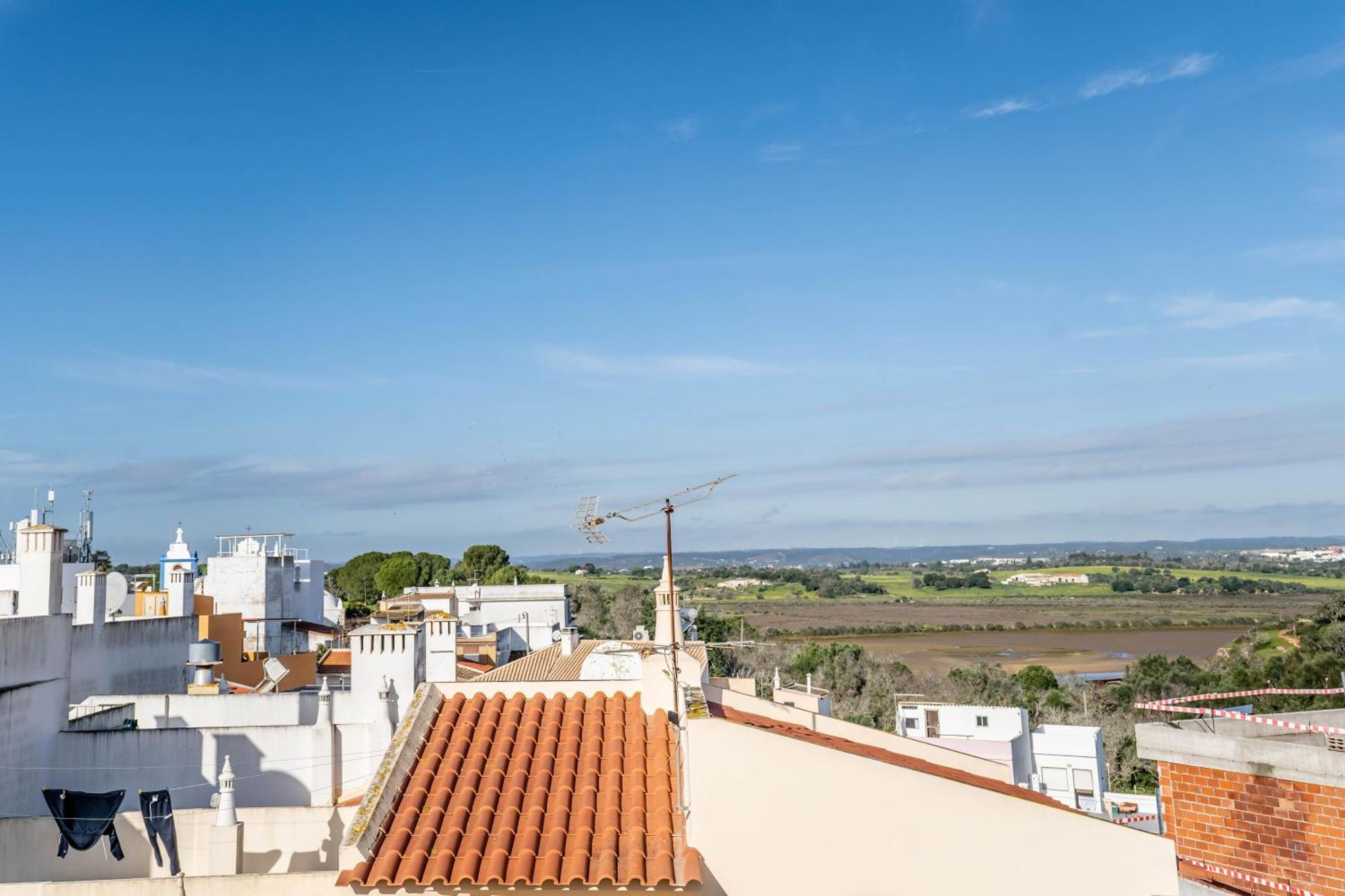 Casa Amonita, * Alvor