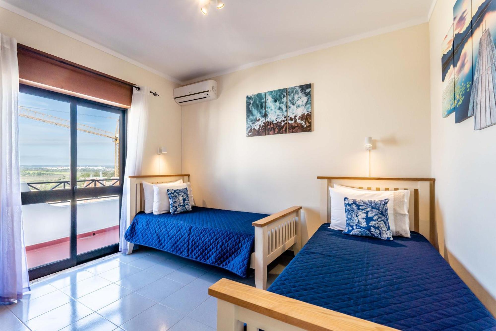 Casa Amonita, * Alvor