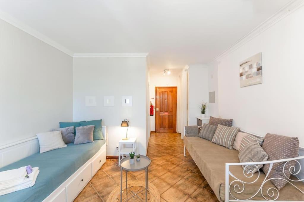 Comfortable + Pool Few Steps From Apartment *