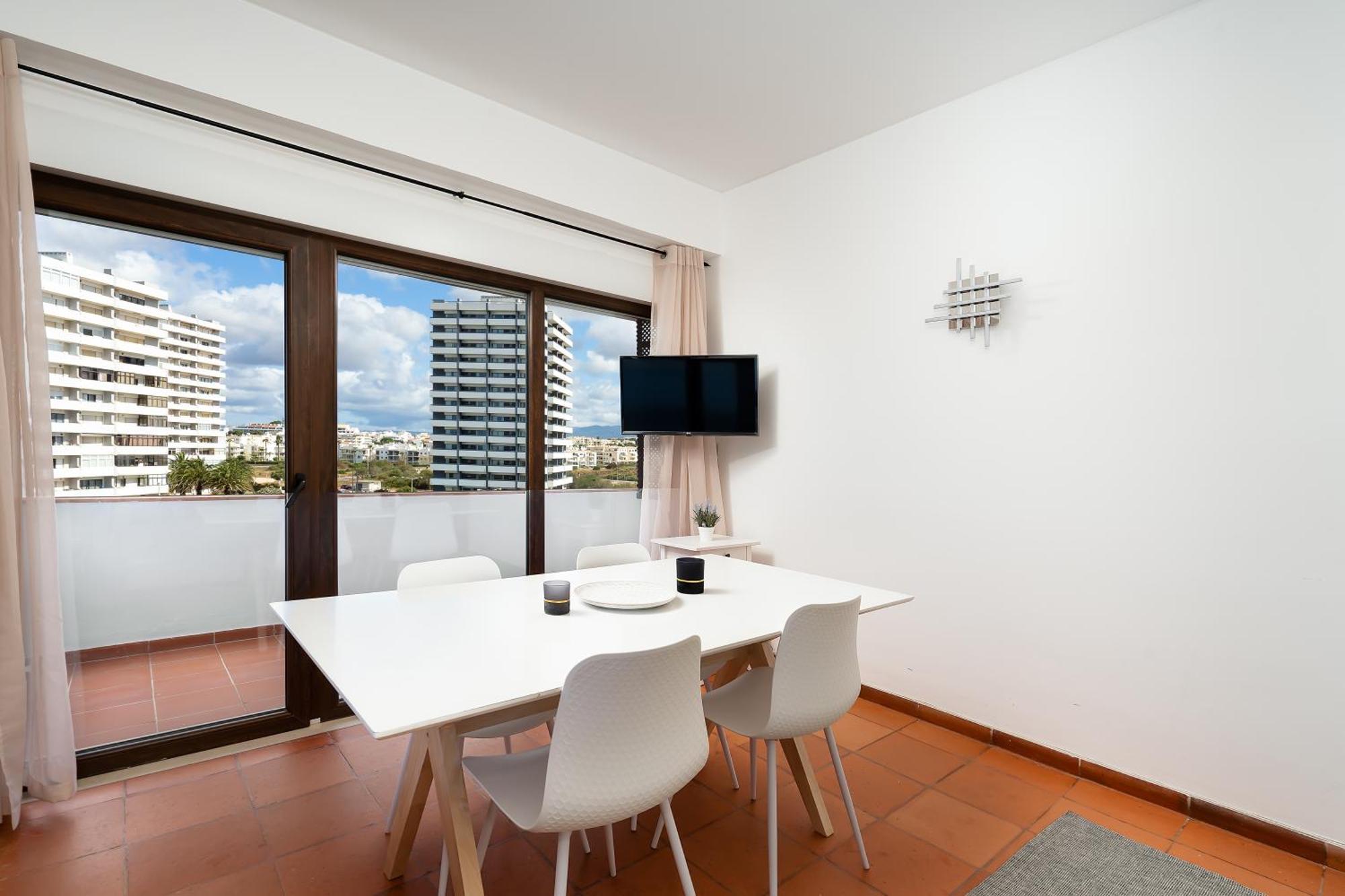 Apartment De *