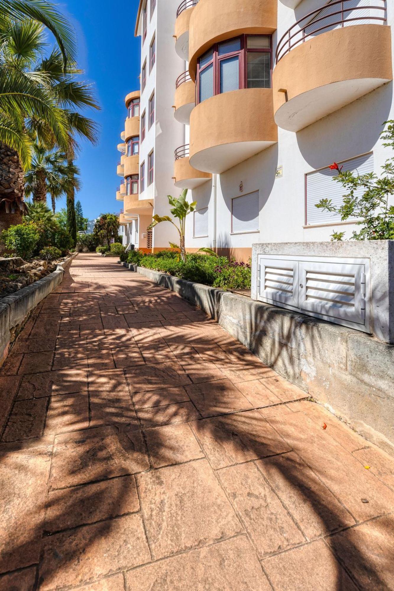 2 Bedroom With Pool View - Dourada *