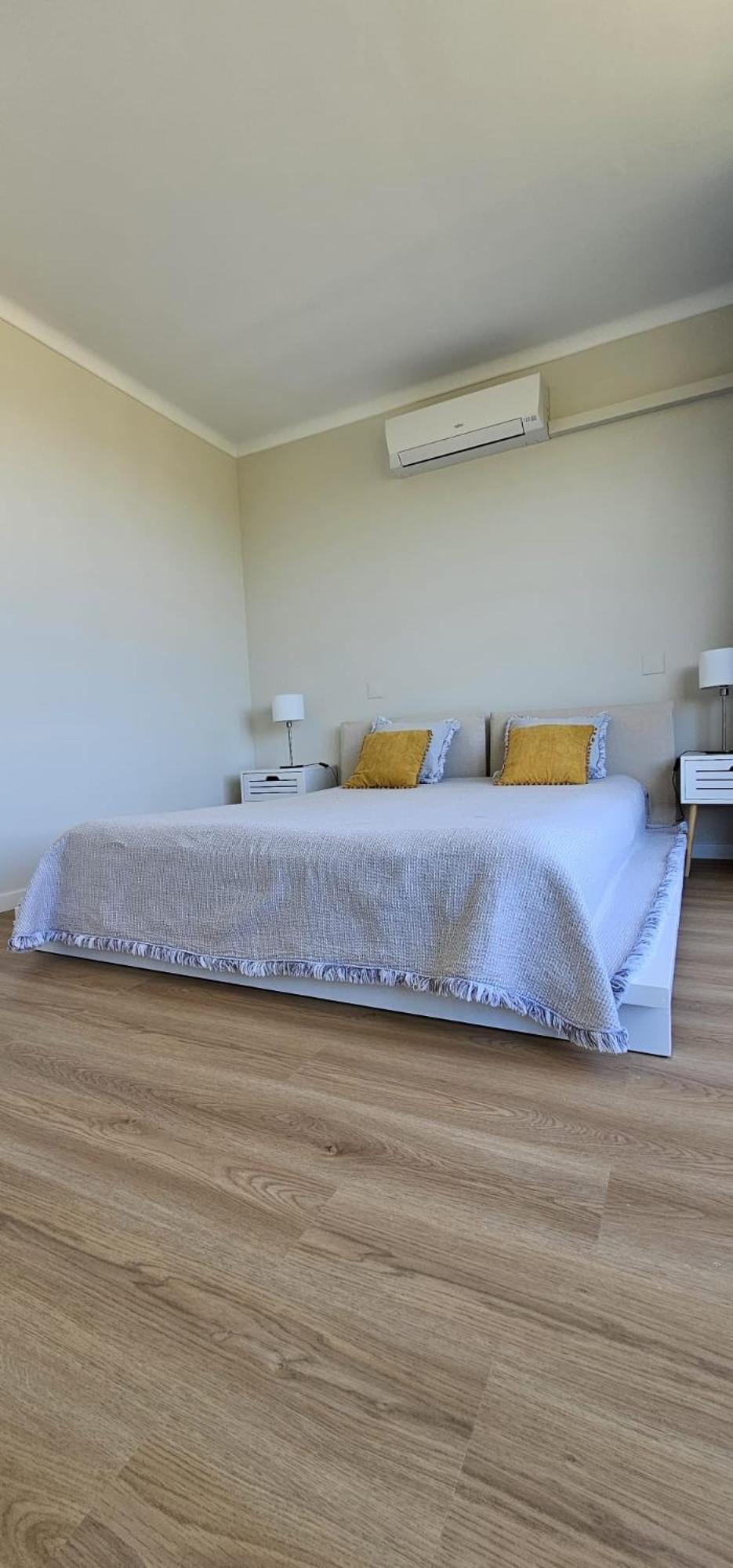 Beautiful With Pool Apartment