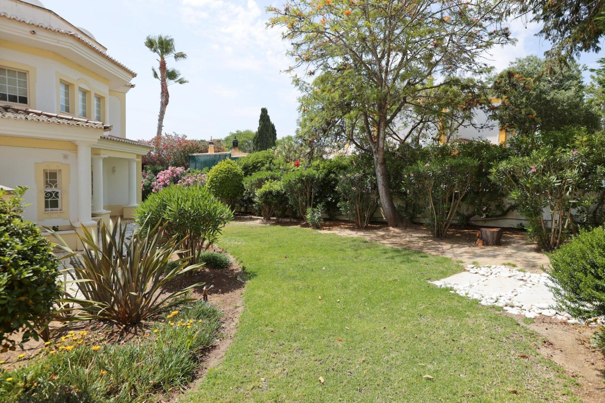 Beira Mar, Alto Golf Villa *