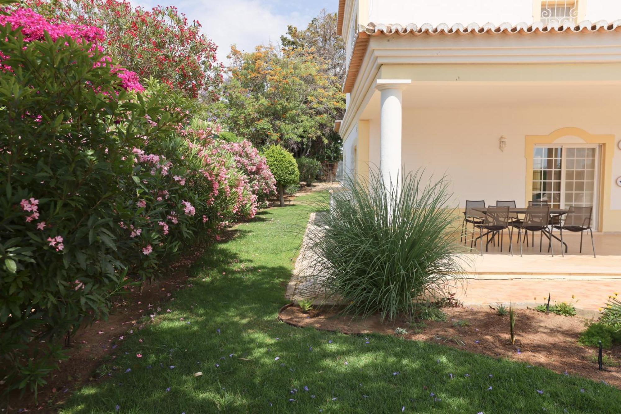 Villa Beira Mar, Alto Golf *