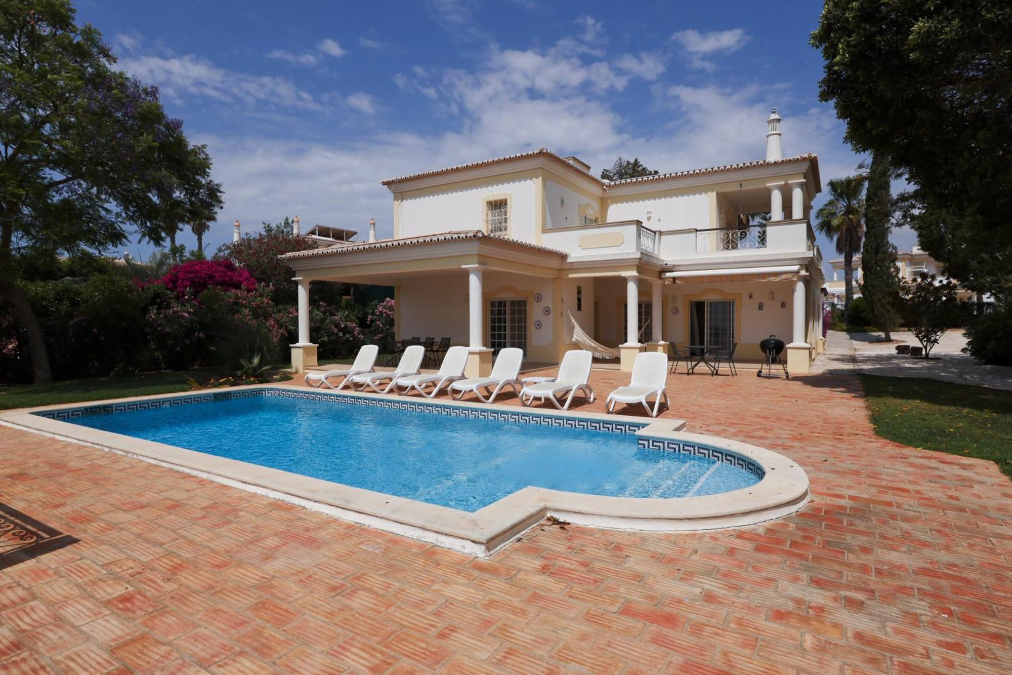 Villa Beira Mar, Alto Golf