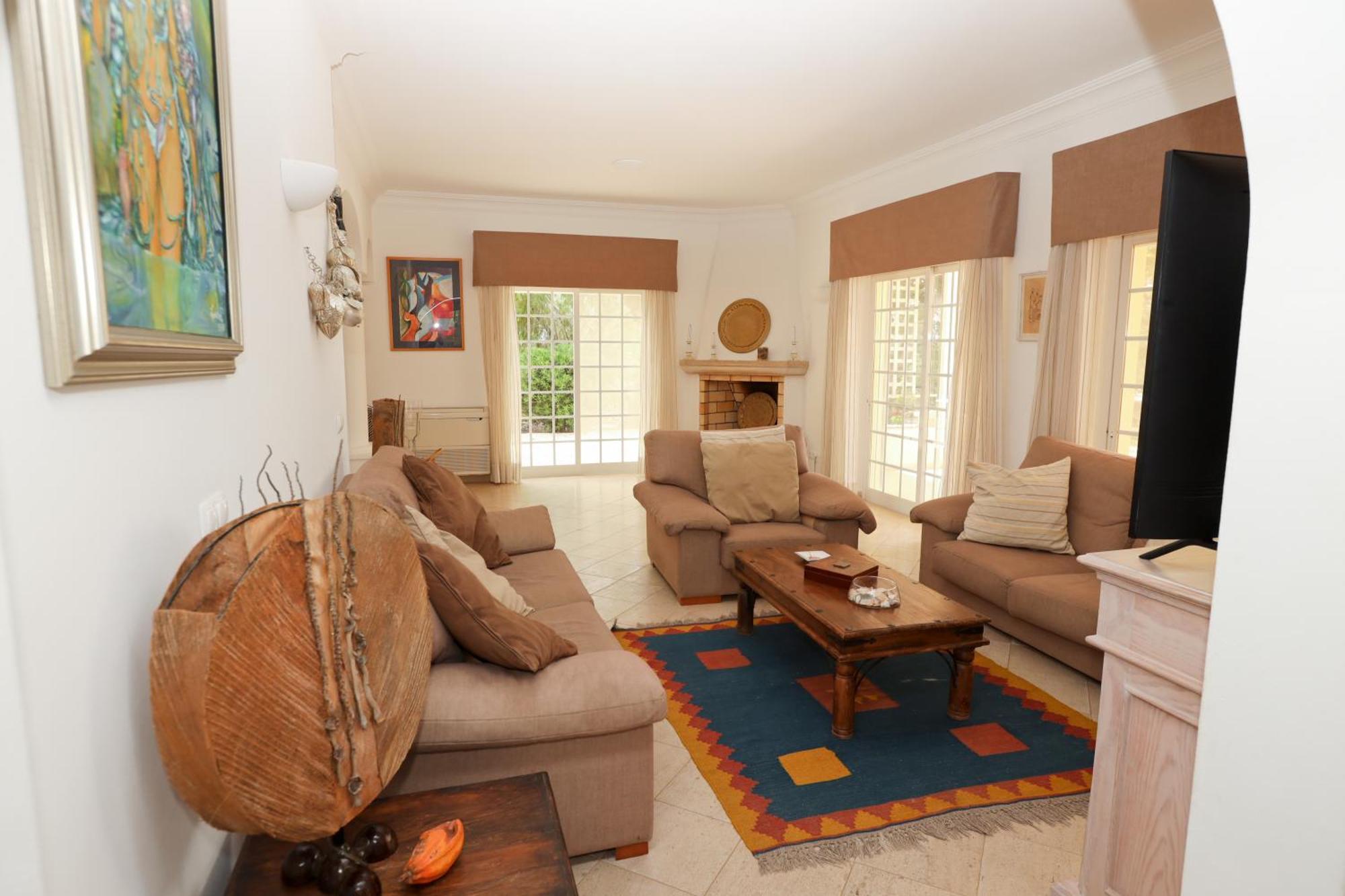 Villa Beira Mar, Alto Golf *
