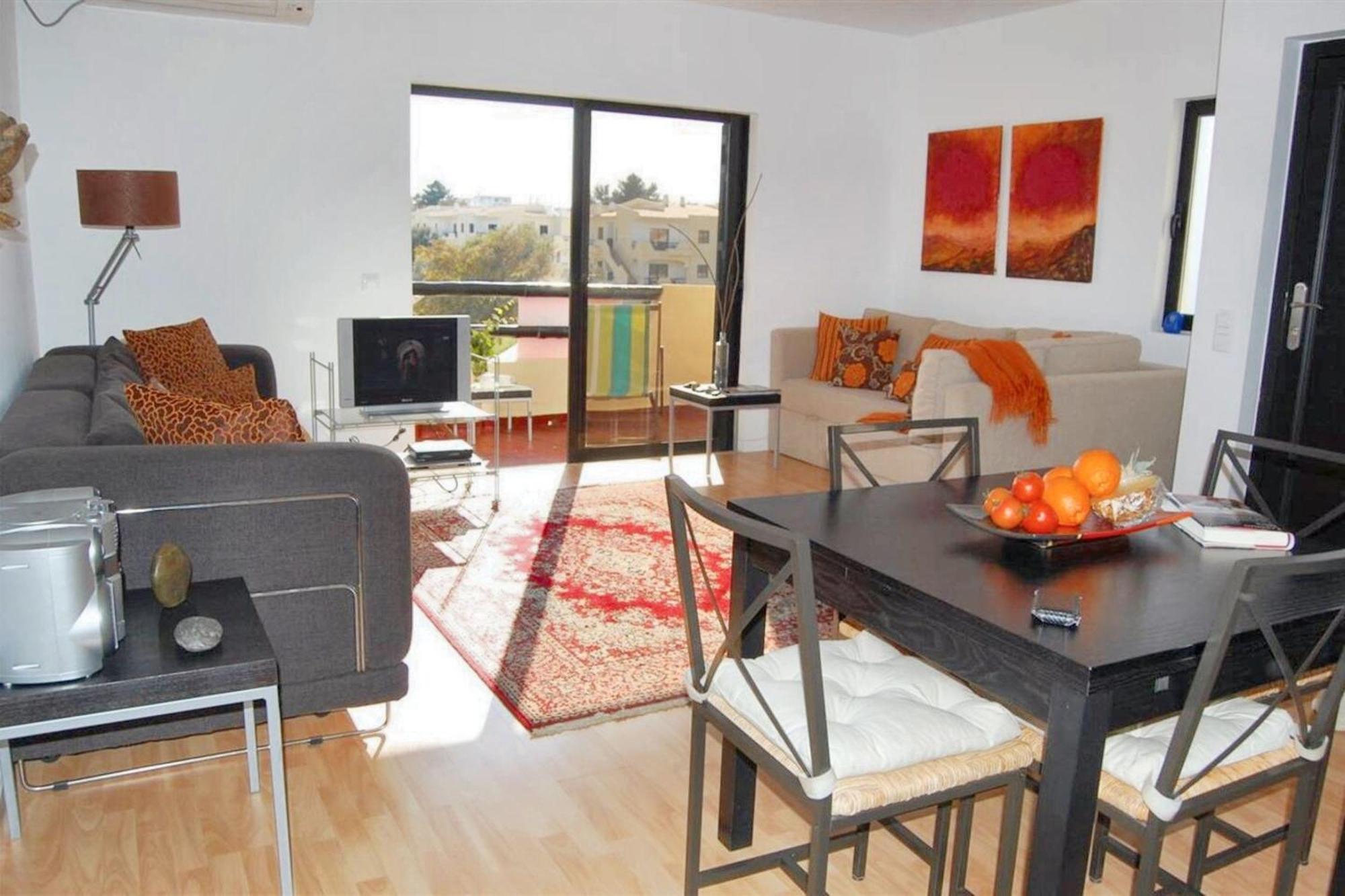 Modern In With Shared Pool 70 M² Alvor