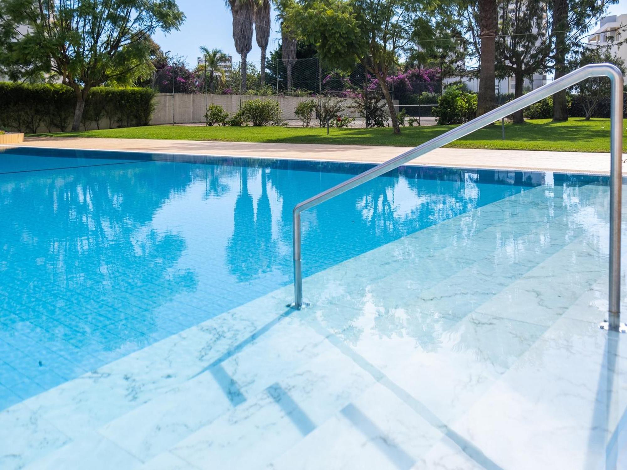 Apartment With Swimming Pool *