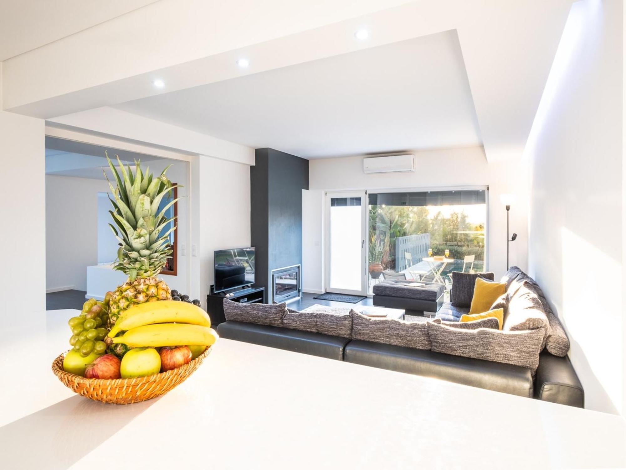 Modern 4 Bed Villa, Private Infinity Pool, Wi-fi Villa *