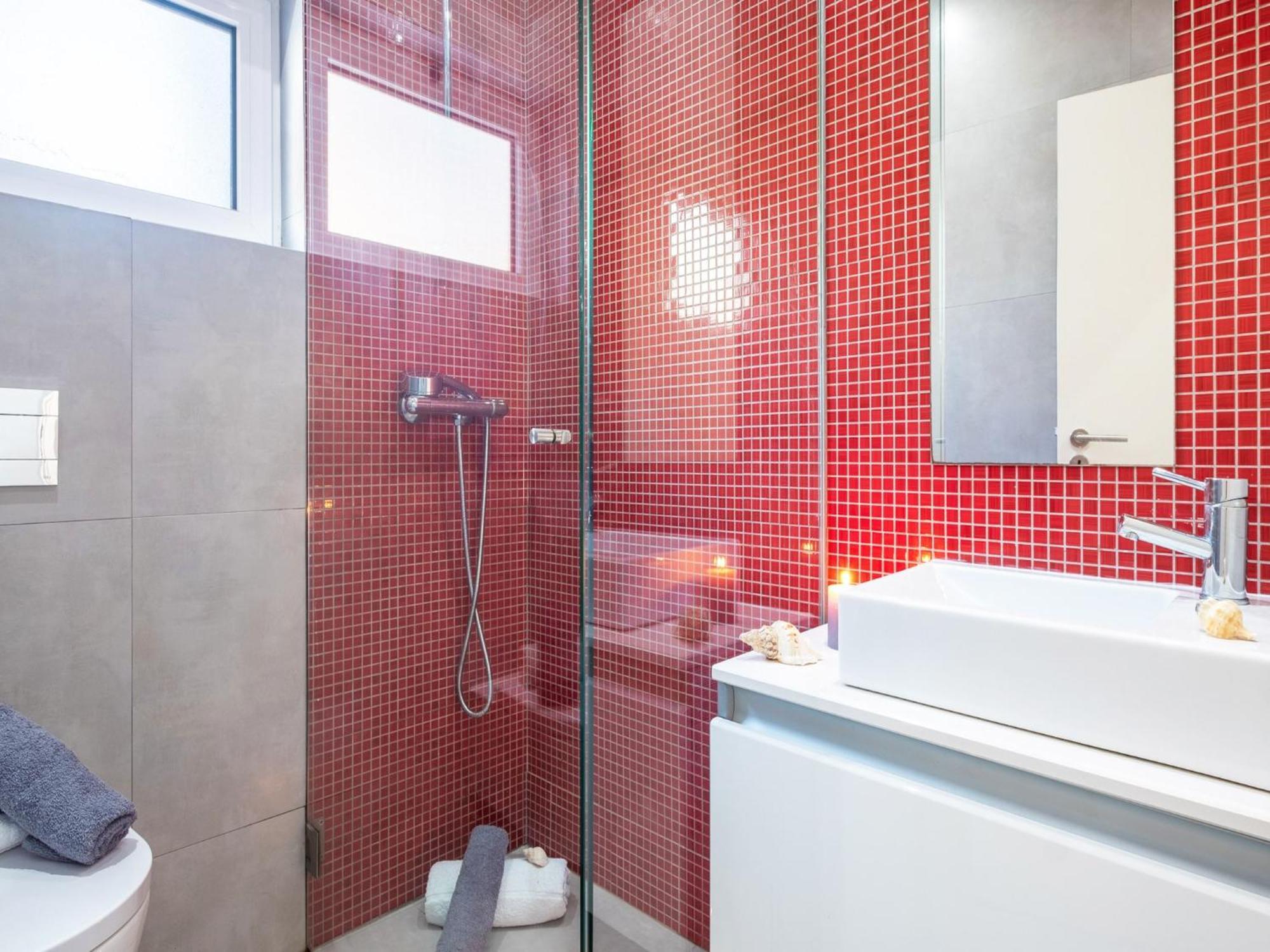 Modern 4 Bed Villa, Private Infinity Pool, Wi-fi Alvor