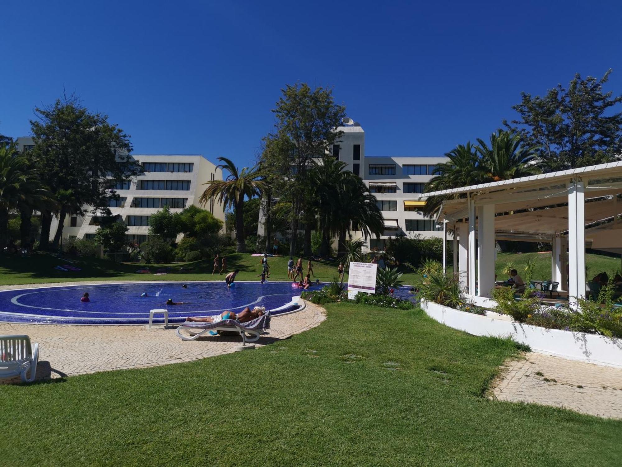 Garden And Pool Vilamarachique * Alvor