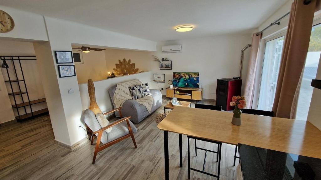 Pool House Estrelas Dourada Apartment *