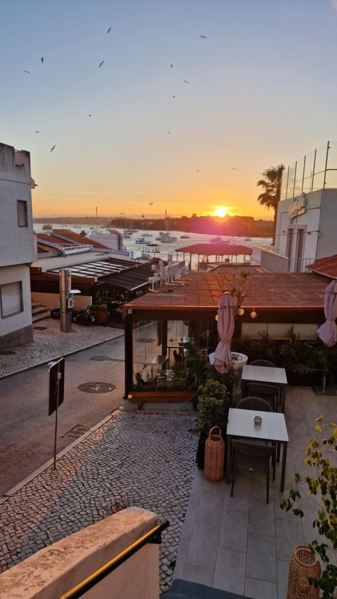 Pool House Estrelas Dourada * Alvor