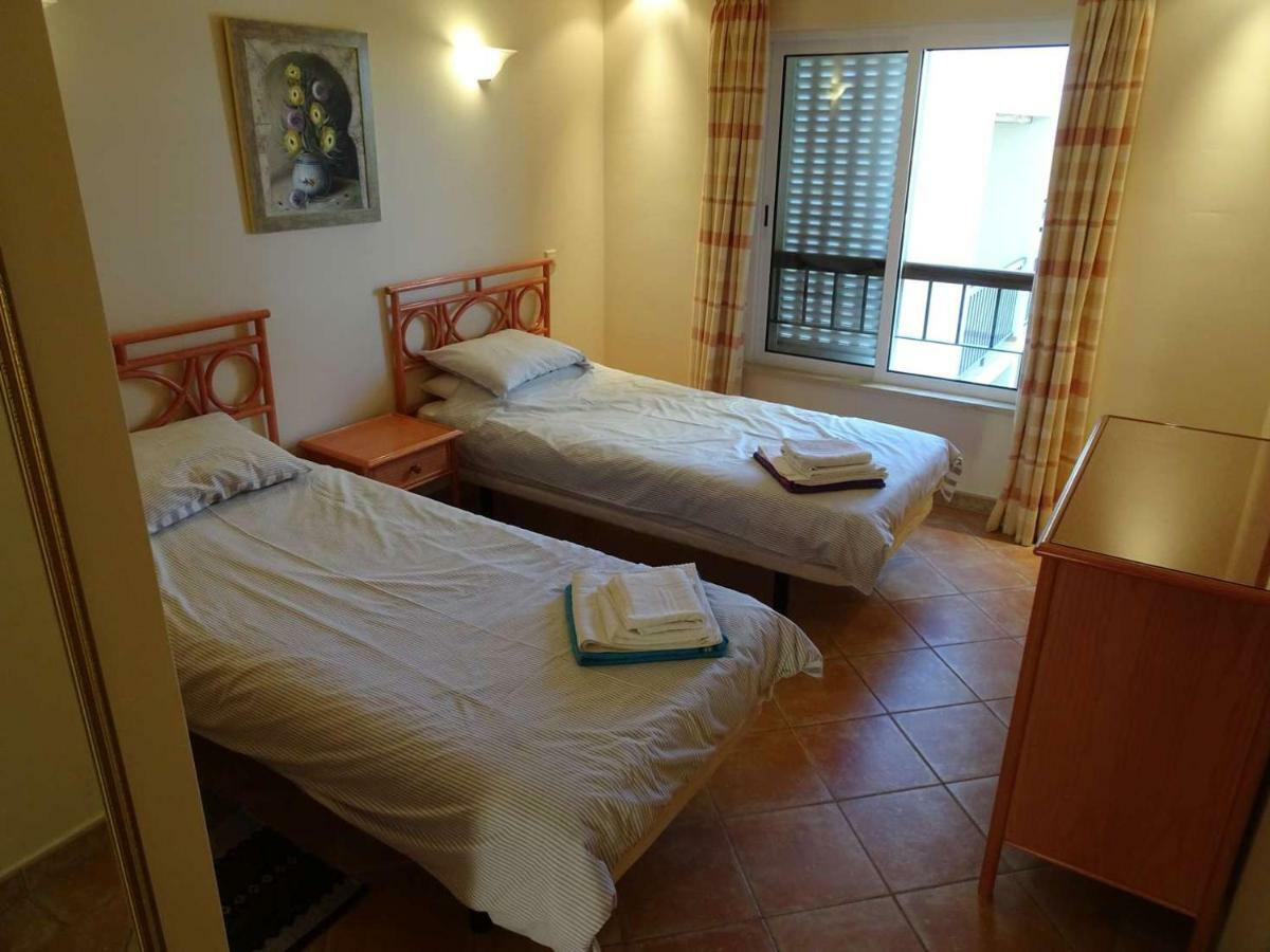 One Bedroom With Stunning Views Apartment *