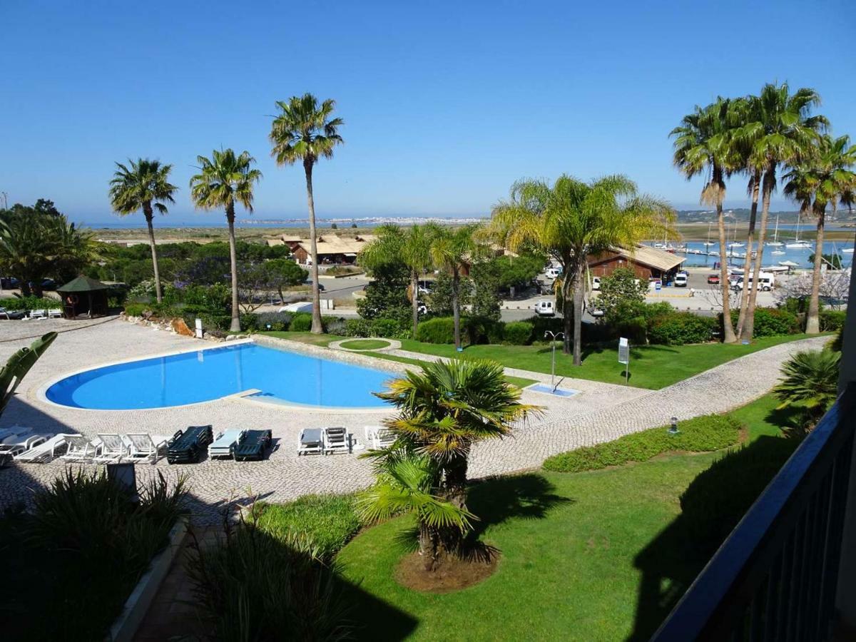 One Bedroom With Stunning Views Apartment *